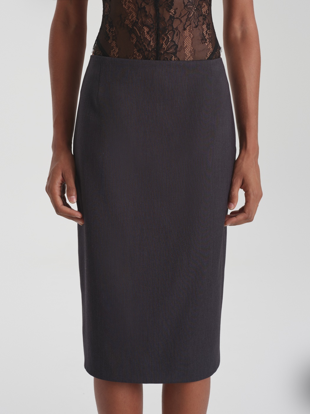 Самая нужная вещь сезона осень-зима 2025? Конечно, юбка-карандаш. Вот 15 модных вариантов (фото 17)