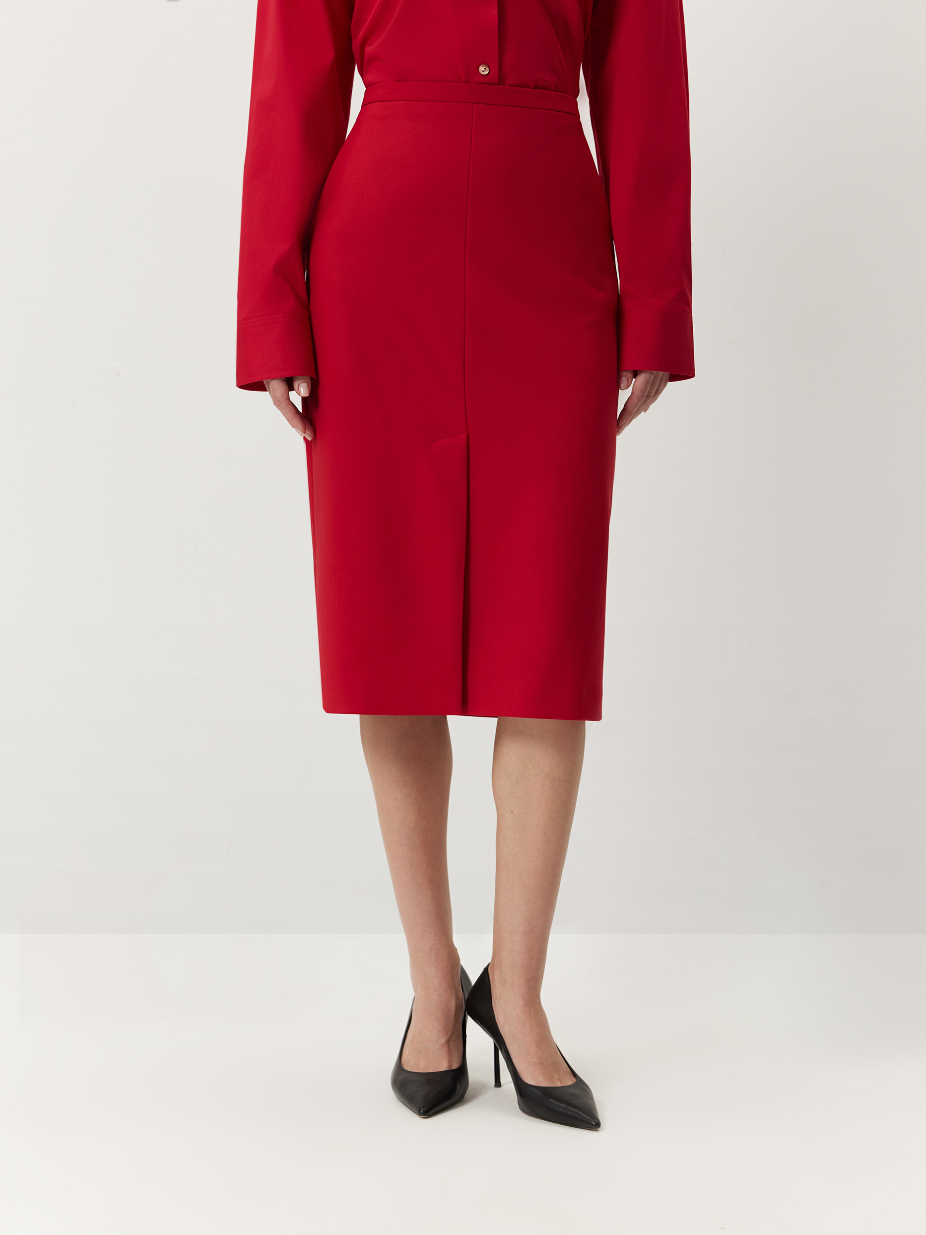 Самая нужная вещь сезона осень-зима 2025? Конечно, юбка-карандаш. Вот 15 модных вариантов (фото 30)