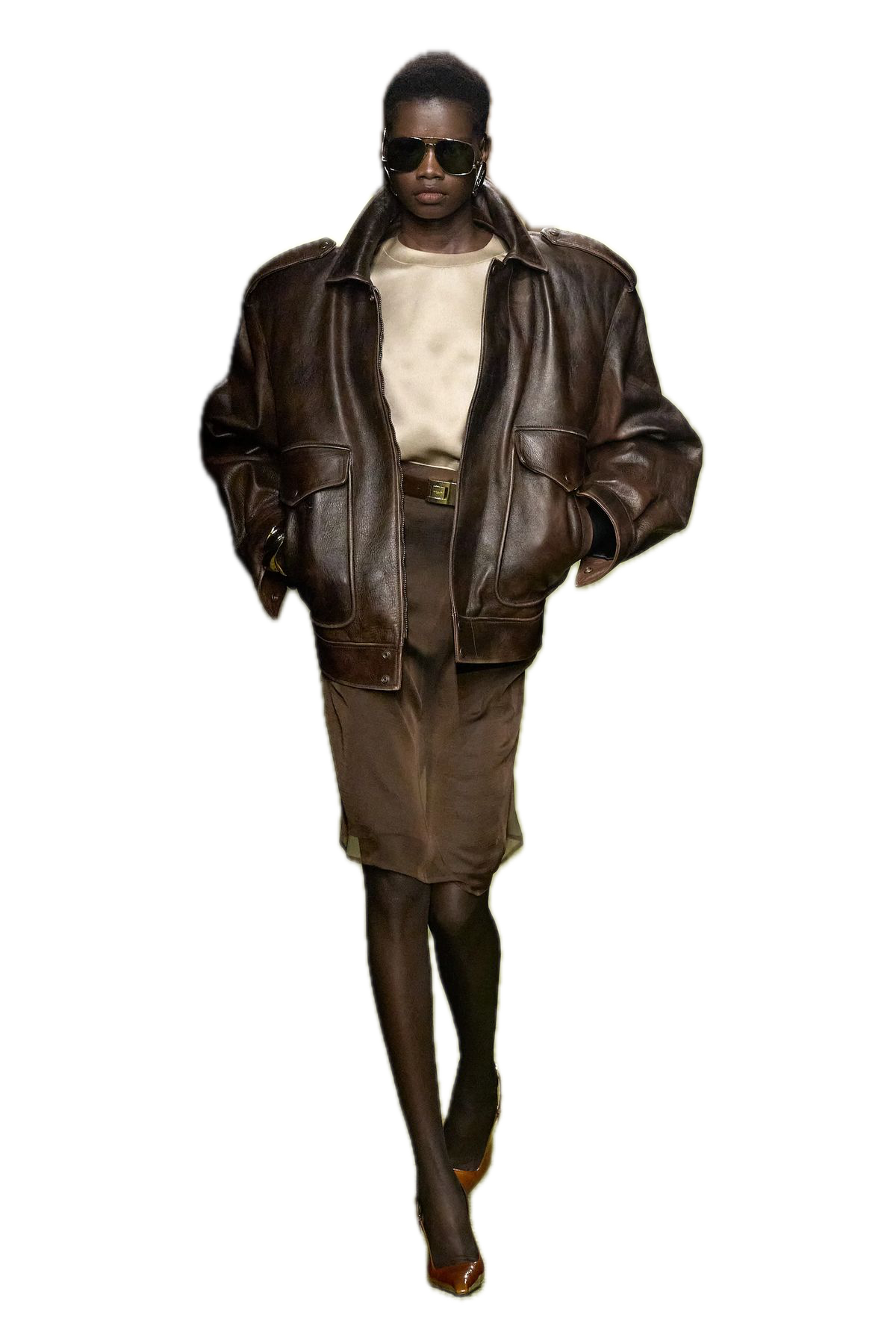 Кожаный бомбер на осень вместо косухи. 20 модных вариантов. Выбор BURO. (фото 8)