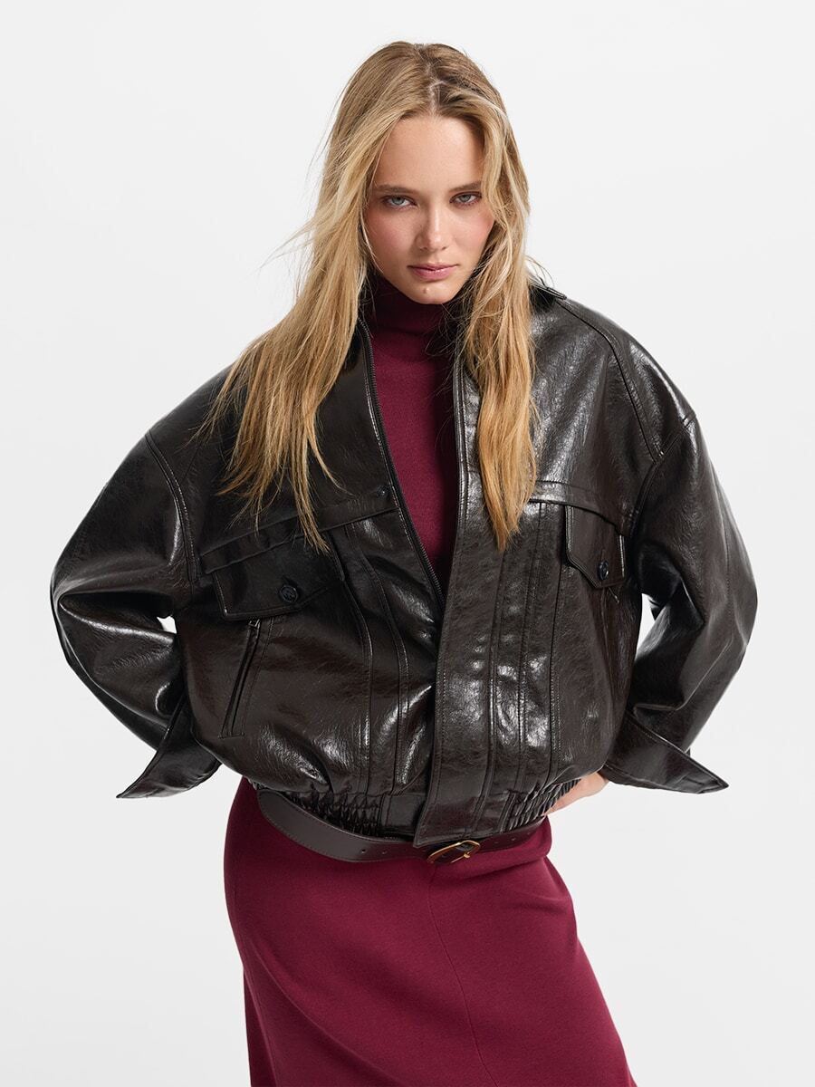 Кожаный бомбер на осень вместо косухи. 20 модных вариантов. Выбор BURO. (фото 40)