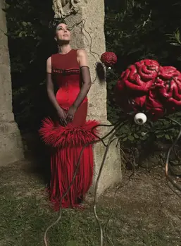 Монике Беллуччи — 61! 10 обложек и фотосессий с ее участием. Выбор BURO. (фото 35)