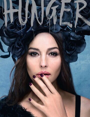 Монике Беллуччи — 61! 10 обложек и фотосессий с ее участием. Выбор BURO. (фото 21)