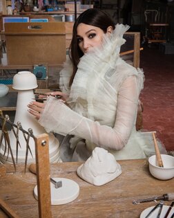 Монике Беллуччи — 61! 10 обложек и фотосессий с ее участием. Выбор BURO. (фото 26)