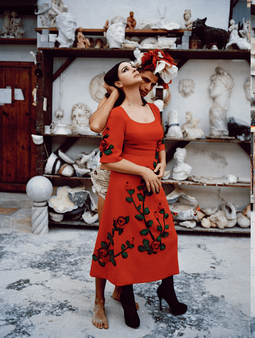 Монике Беллуччи — 61! 10 обложек и фотосессий с ее участием. Выбор BURO. (фото 30)