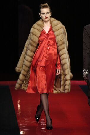 Balmain — 80! История модного дома в лицах: от Пьера Бальмена до Оливье Рустена (фото 52)