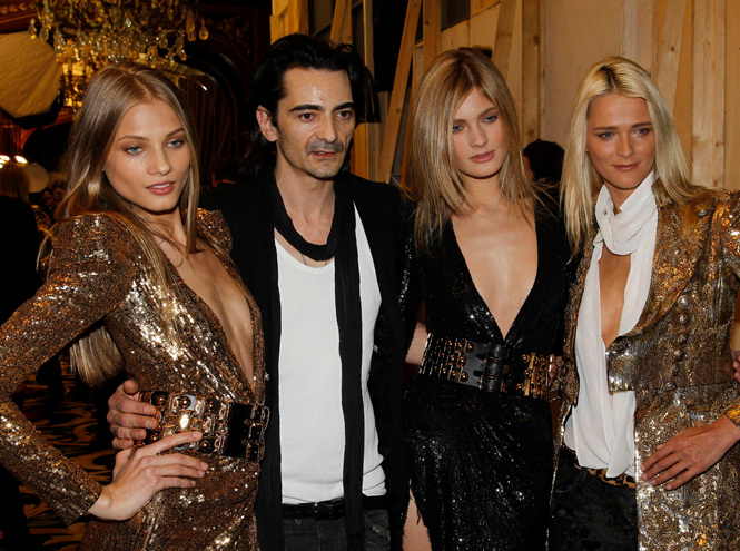 Balmain — 80! История модного дома в лицах: от Пьера Бальмена до Оливье Рустена (фото 53)