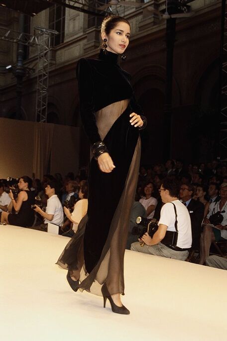 Balmain — 80! История модного дома в лицах: от Пьера Бальмена до Оливье Рустена (фото 23)