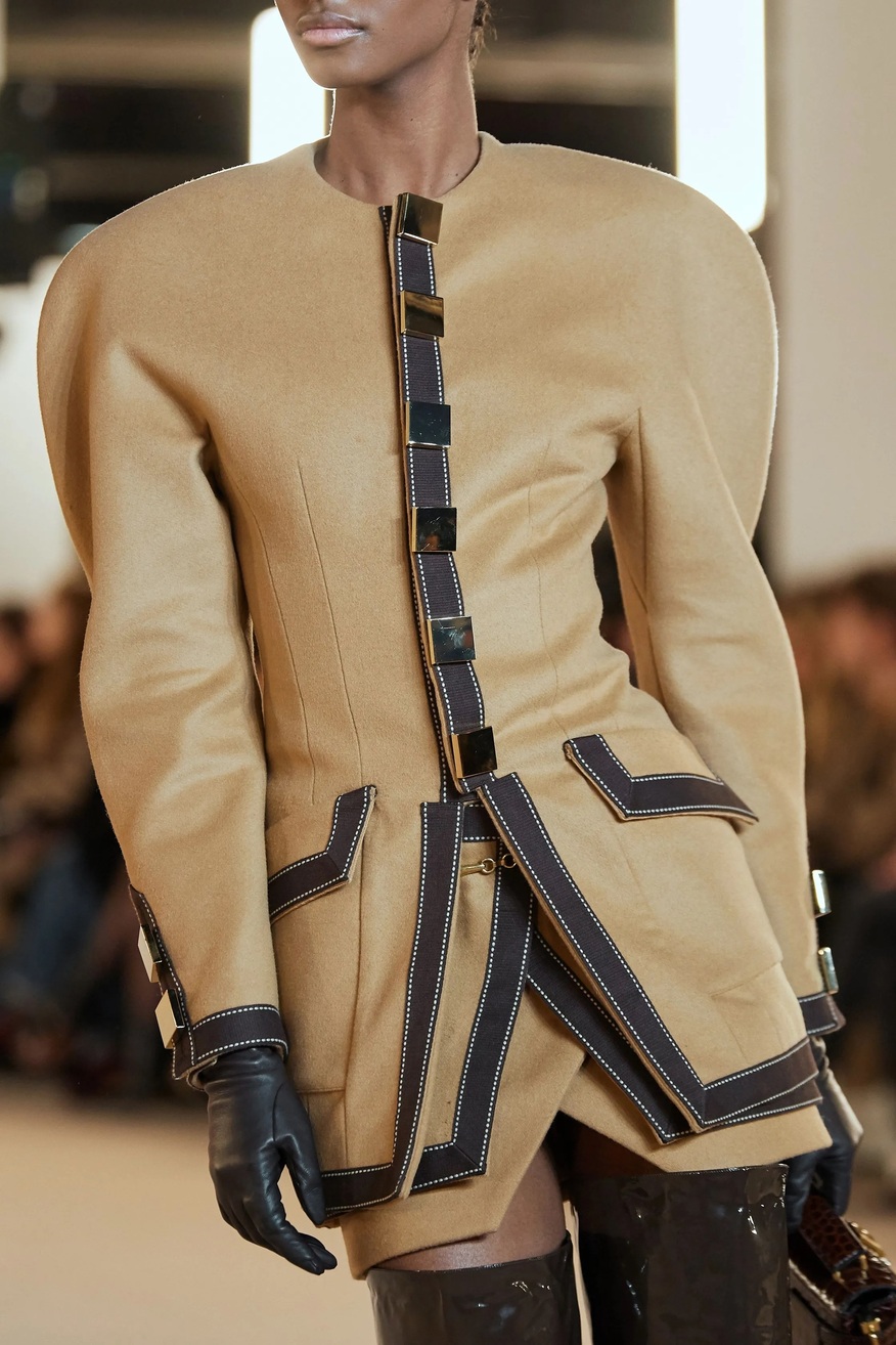 Balmain — 80! История модного дома в лицах: от Пьера Бальмена до Оливье Рустена (фото 62)