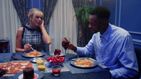 Змеи, браслеты дружбы и бесконечные пасхалки: азбука Тейлор Свифт (фото 75)