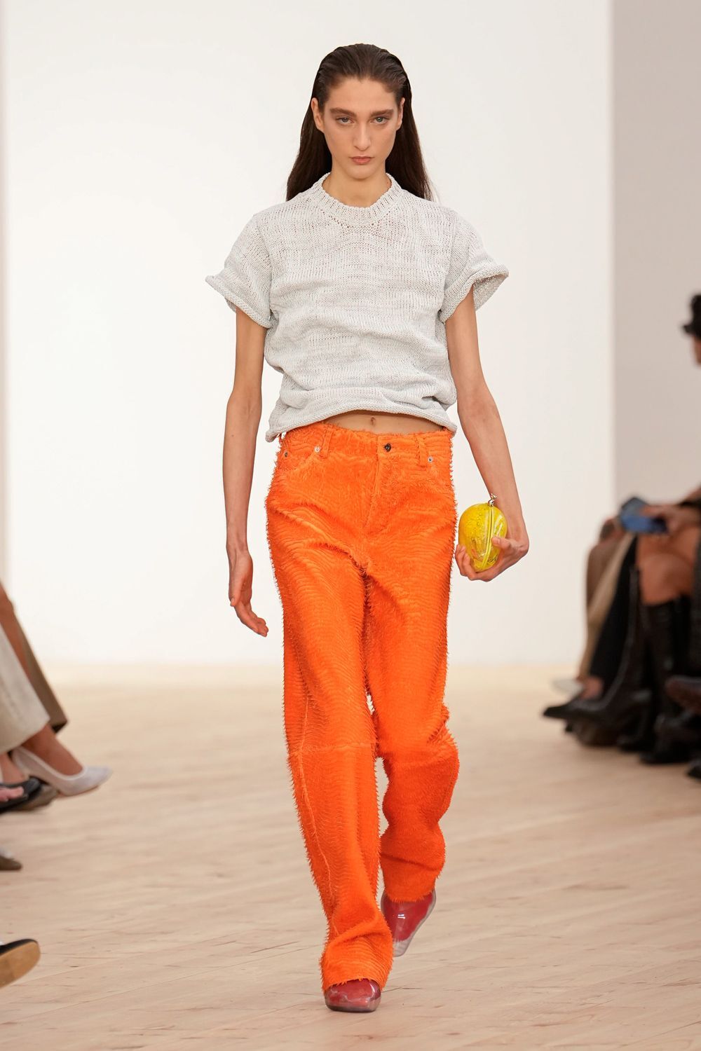 Оранжевый — хит сезона: 20 вещей в самом трендовом цвете Недель моды Милана и Парижа (фото 22)