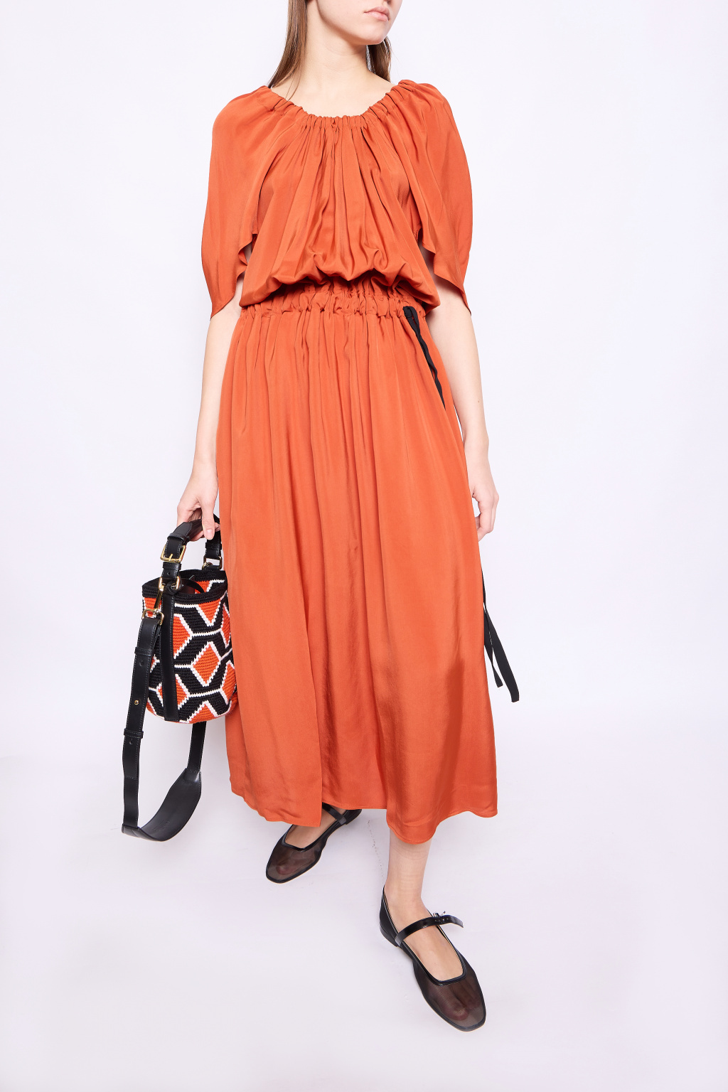 Оранжевый — хит сезона: 20 вещей в самом трендовом цвете Недель моды Милана и Парижа (фото 30)