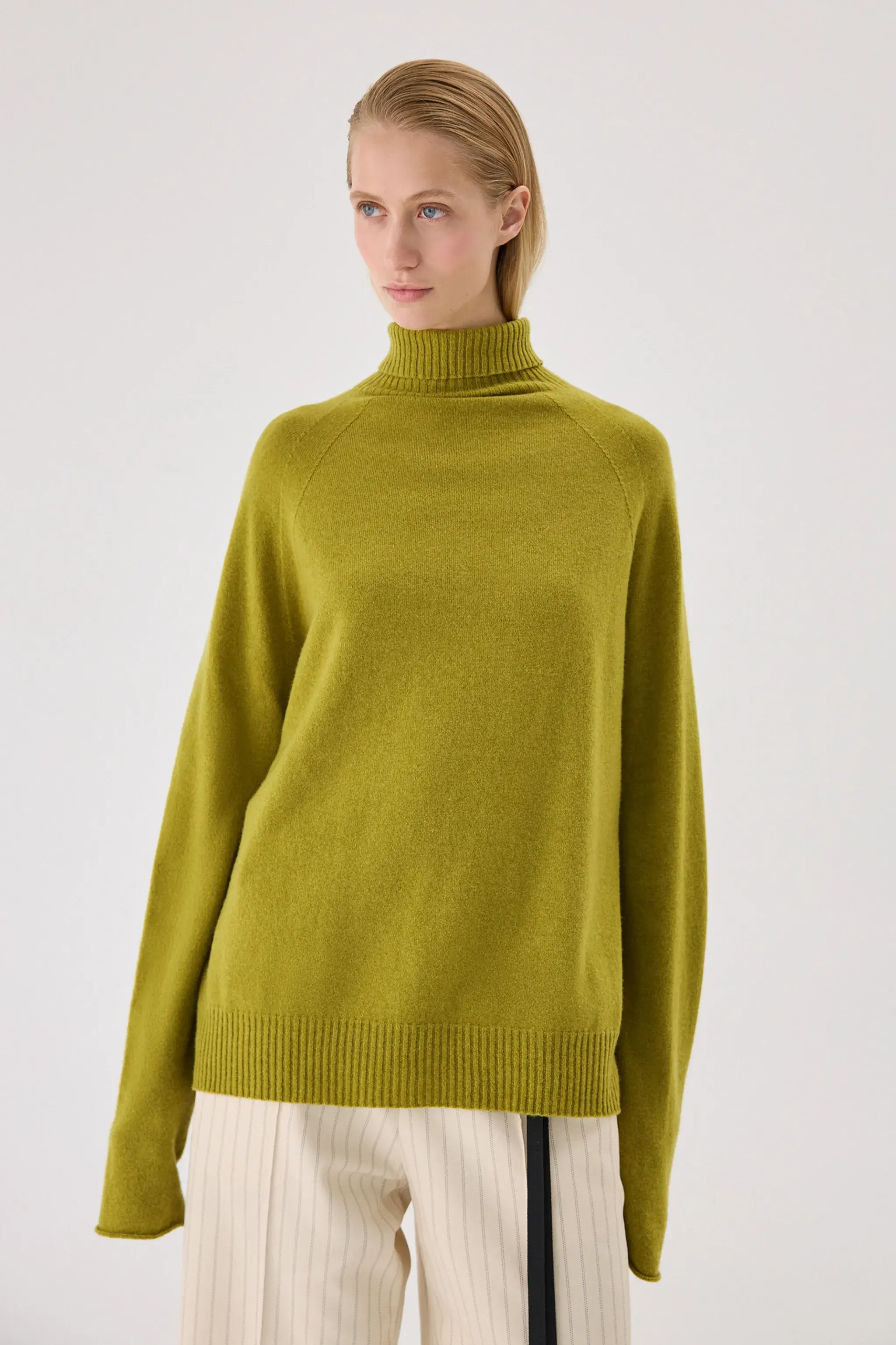 Зона комфорта. Уютные свитера и джемперы для осени и зимы 2025 (фото 41)