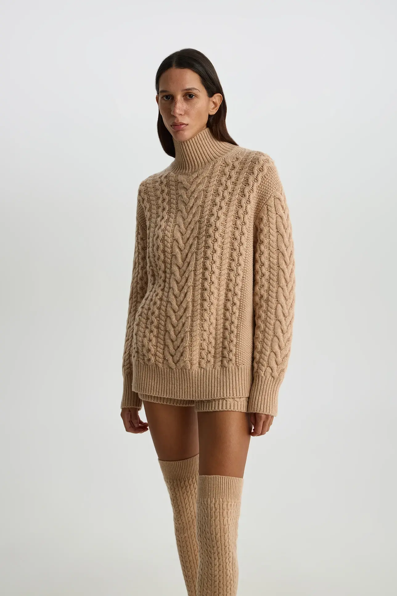 Зона комфорта. Уютные свитера и джемперы для осени и зимы 2025 (фото 25)