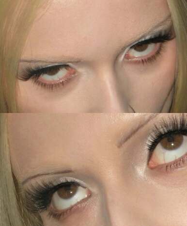 Tired Girl Makeup: тренд на черные круги под глазами — носим как Ирина Шейк и Дженна Ортега (фото 14)