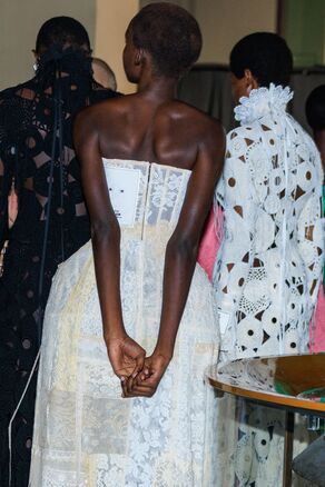 Ход королевы. Стиль Марии-Антуанетты на подиуме и в жизни (фото 10)