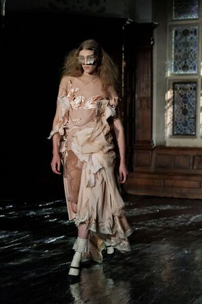 Ход королевы. Стиль Марии-Антуанетты на подиуме и в жизни (фото 18)