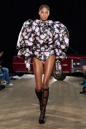 Ход королевы. Стиль Марии-Антуанетты на подиуме и в жизни (фото 13)