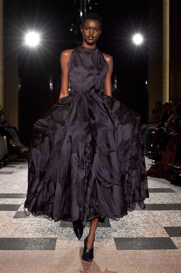 Ход королевы. Стиль Марии-Антуанетты на подиуме и в жизни (фото 9)