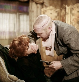 От классических фильмов Джеймса Уэйла до Гильермо Дель Торо: как менялся образ Франкенштейна на экране (фото 52)