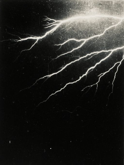 От классических фильмов Джеймса Уэйла до Гильермо Дель Торо: как менялся образ Франкенштейна на экране (фото 16)