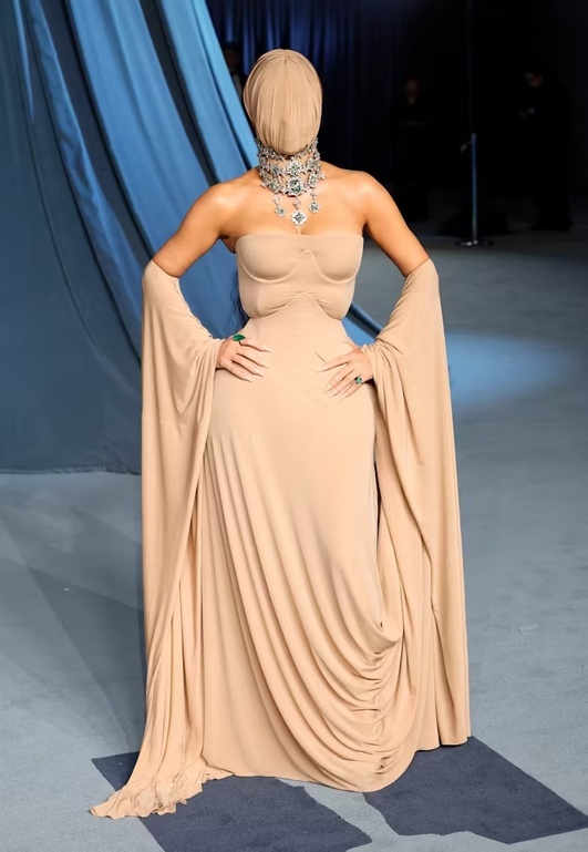 От помощницы Пэрис Хилтон до модной иконы: эволюция стиля Ким Кардашьян (фото 41)