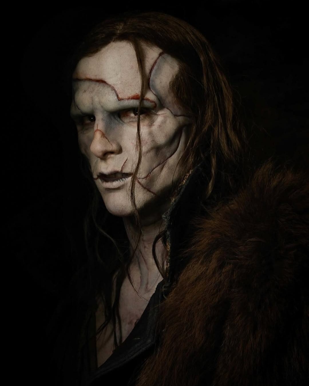 Франкенштейн и Уэнздей: туториал по самым актуальным мейкам на Хэллоуин (фото 6)