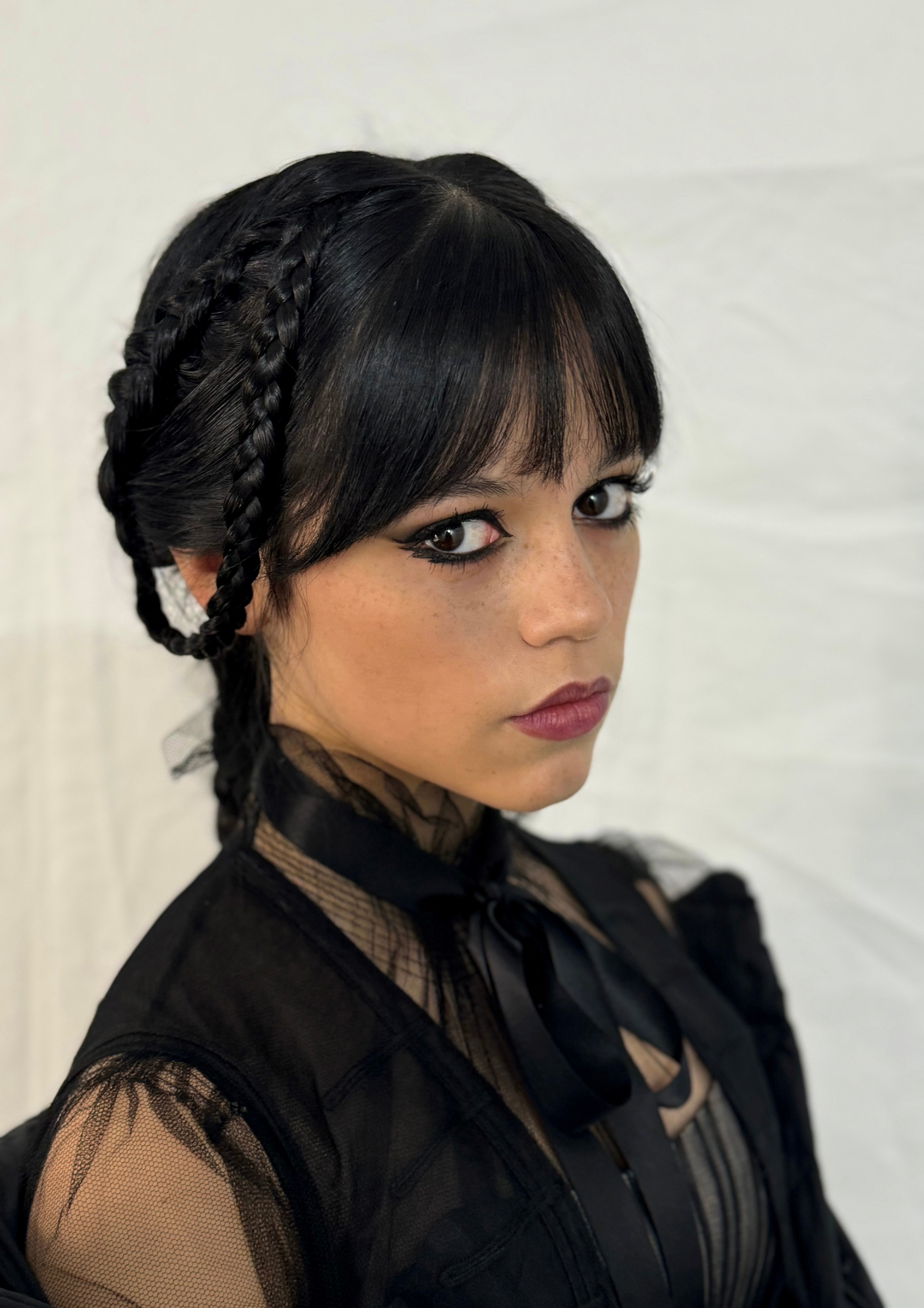 Франкенштейн и Уэнздей: туториал по самым актуальным мейкам на Хэллоуин (фото 21)