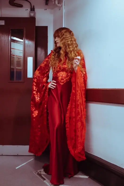 «Dog days are over», «King» и не только: за какие треки мы любим Florence + The Machine (фото 1)