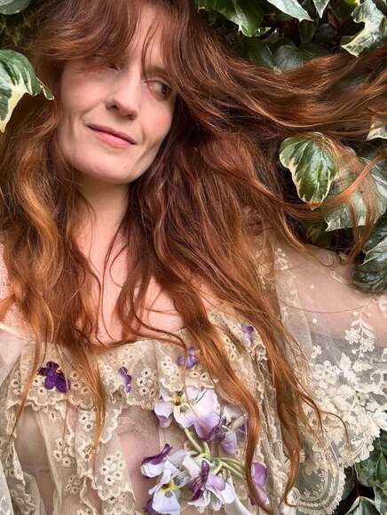 «Dog days are over», «King» и не только: за какие треки мы любим Florence + The Machine (фото 7)
