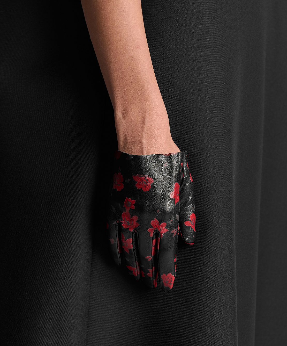 Ловите перчатку. Оперные, средней длины и короткие — где искать и как носить. Выбор BURO. (фото 33)