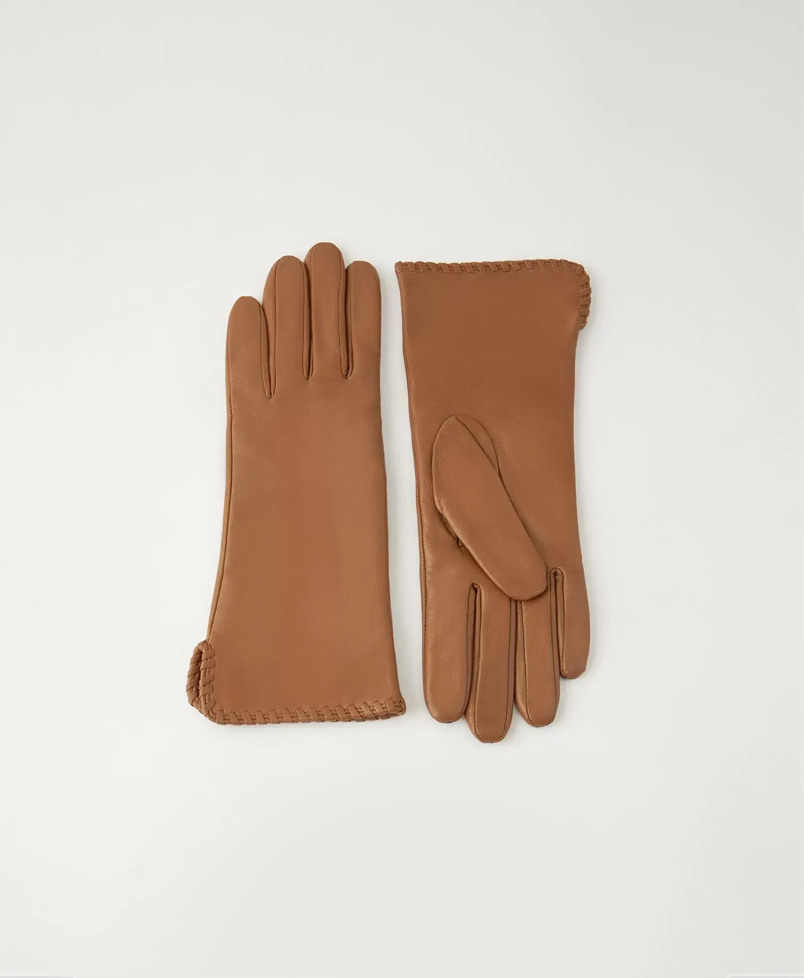 Ловите перчатку. Оперные, средней длины и короткие — где искать и как носить. Выбор BURO. (фото 38)