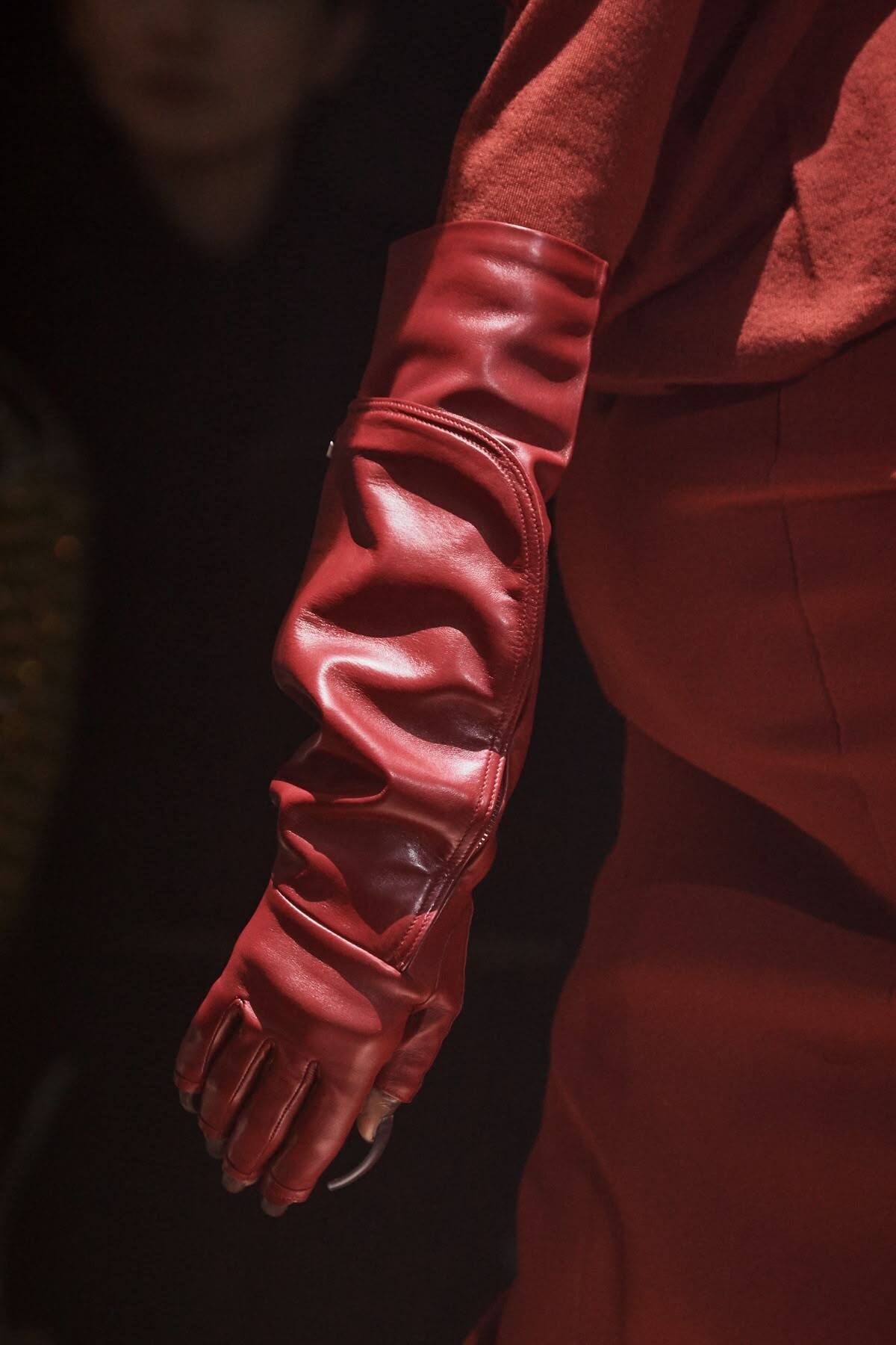 Ловите перчатку. Оперные, средней длины и короткие — где искать и как носить. Выбор BURO. (фото 5)