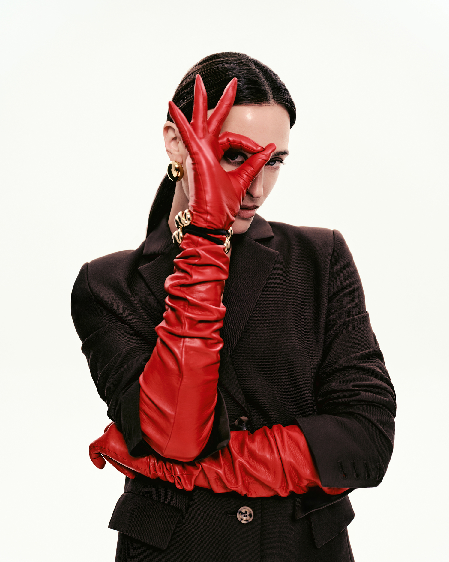 Ловите перчатку. Оперные, средней длины и короткие — где искать и как носить. Выбор BURO. (фото 20)