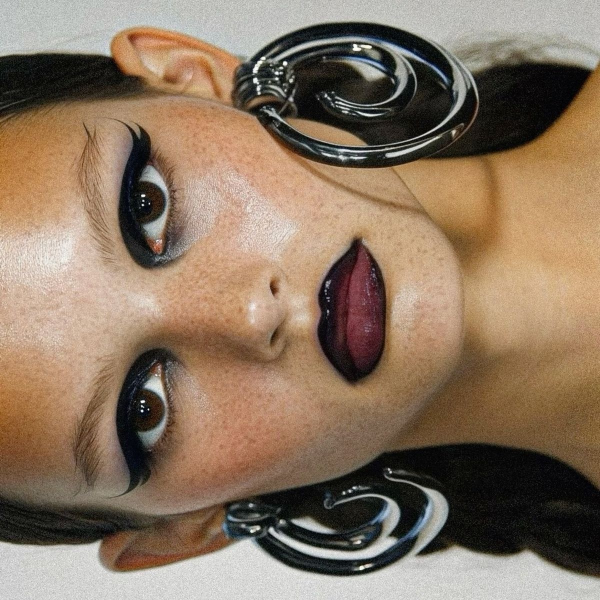 Contour Your Lips: тренд на акцентный контур губ — носим как Селена Гомес и Кайли Дженнер (фото 13)