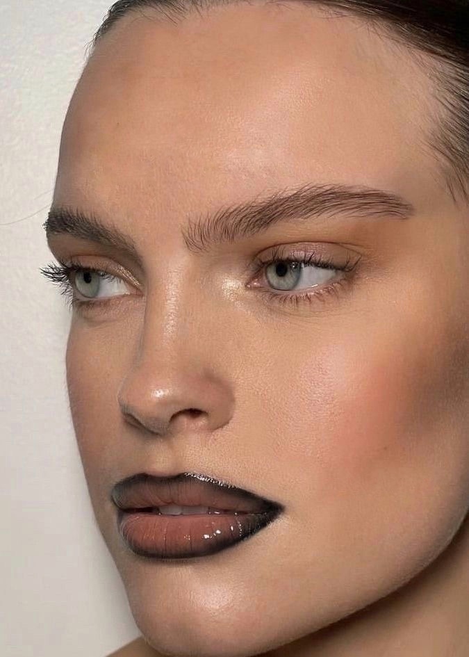 Contour Your Lips: тренд на акцентный контур губ — носим как Селена Гомес и Кайли Дженнер (фото 9)