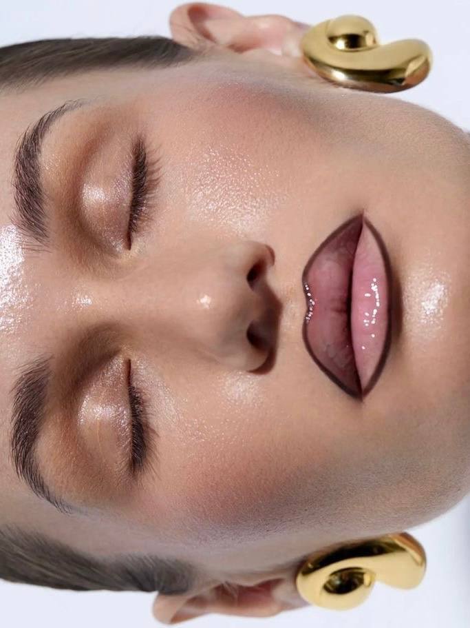 Contour Your Lips: тренд на акцентный контур губ — носим как Селена Гомес и Кайли Дженнер (фото 11)