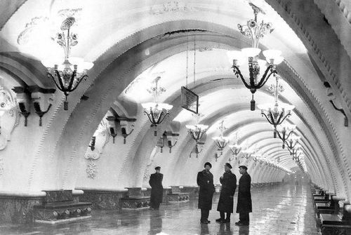 От «Сокольников» до «Новаторской»: как изменился облик московского метро за 90 лет (фото 42)