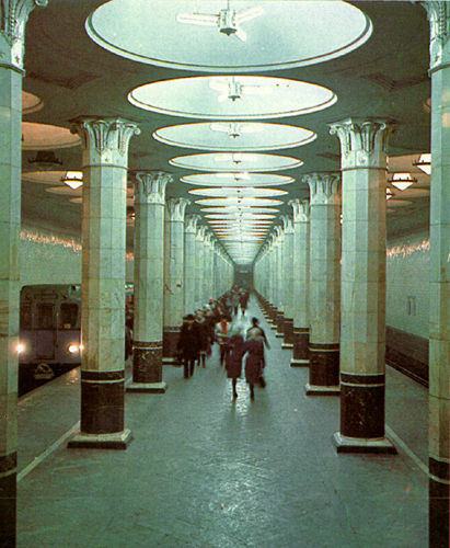 От «Сокольников» до «Новаторской»: как изменился облик московского метро за 90 лет (фото 29)