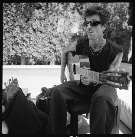 «Sweater Weather» и «Wiped Out!»: лучшие треки и альбомы в дискографии The Neighbourhood (фото 44)