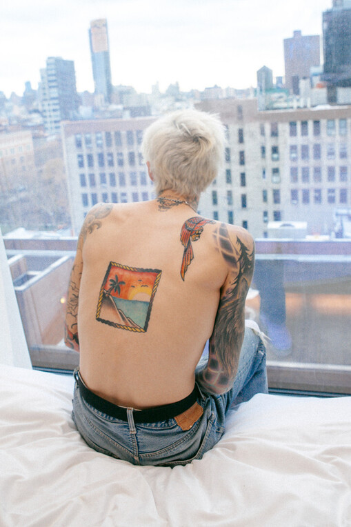 «Sweater Weather» и «Wiped Out!»: лучшие треки и альбомы в дискографии The Neighbourhood (фото 24)