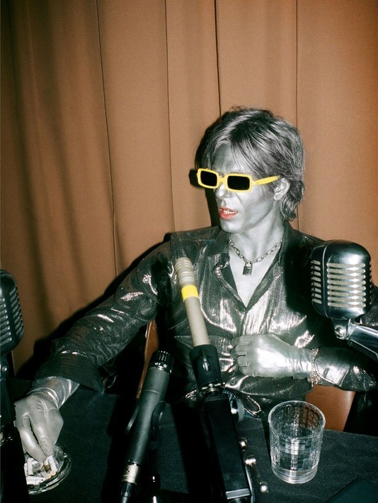 «Sweater Weather» и «Wiped Out!»: лучшие треки и альбомы в дискографии The Neighbourhood (фото 38)