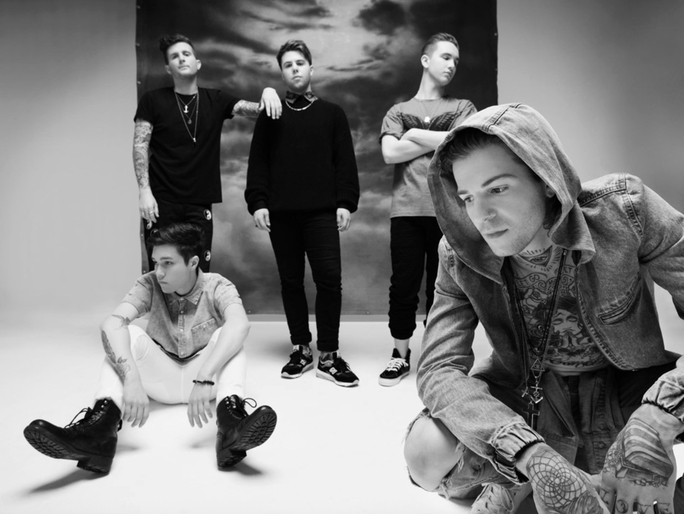 «Sweater Weather» и «Wiped Out!»: лучшие треки и альбомы в дискографии The Neighbourhood (фото 1)