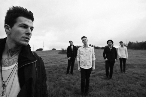 «Sweater Weather» и «Wiped Out!»: лучшие треки и альбомы в дискографии The Neighbourhood (фото 2)