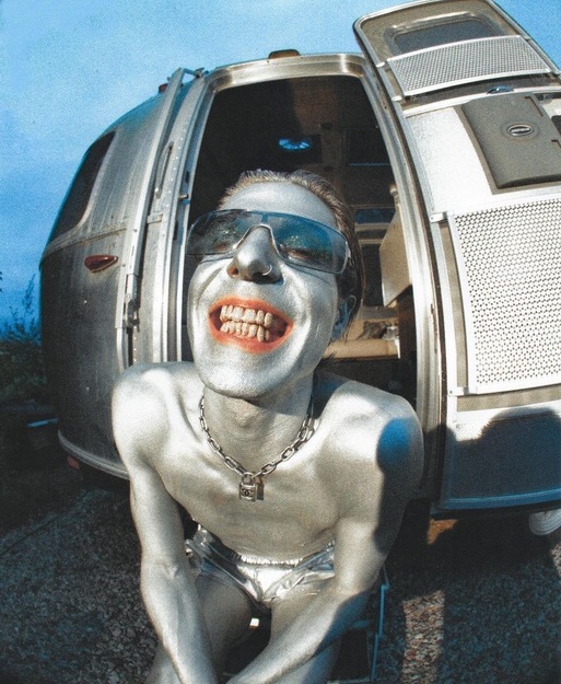 «Sweater Weather» и «Wiped Out!»: лучшие треки и альбомы в дискографии The Neighbourhood (фото 35)