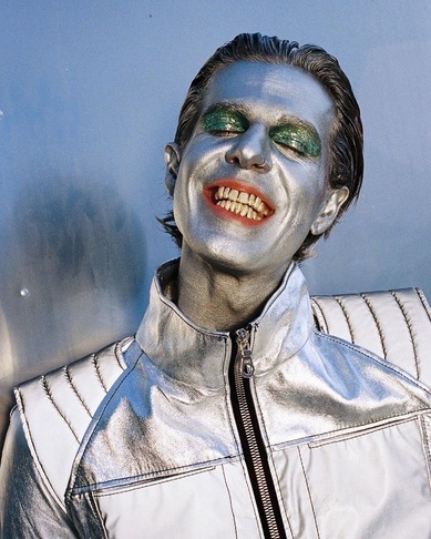 «Sweater Weather» и «Wiped Out!»: лучшие треки и альбомы в дискографии The Neighbourhood (фото 34)