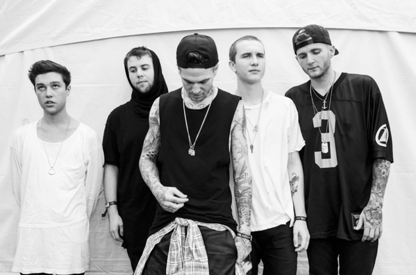 «Sweater Weather» и «Wiped Out!»: лучшие треки и альбомы в дискографии The Neighbourhood (фото 3)