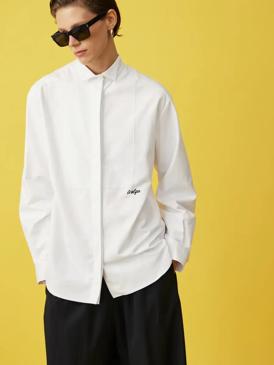 С чистого листа. Белая рубашка (и блуза) как главный элемент образа. Выбор BURO. (фото 23)