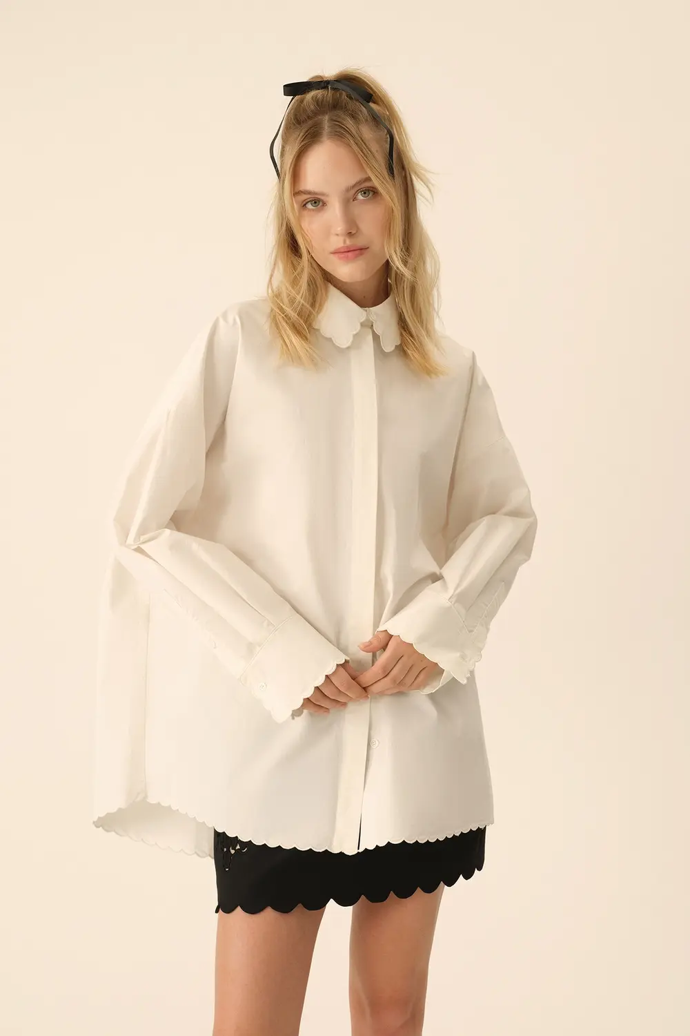 С чистого листа. Белая рубашка (и блуза) как главный элемент образа. Выбор BURO. (фото 31)