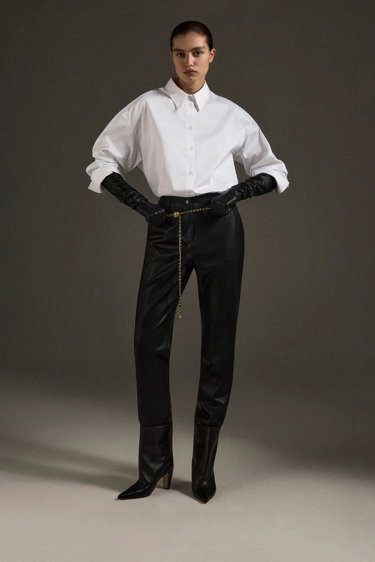 С чистого листа. Белая рубашка (и блуза) как главный элемент образа. Выбор BURO. (фото 17)