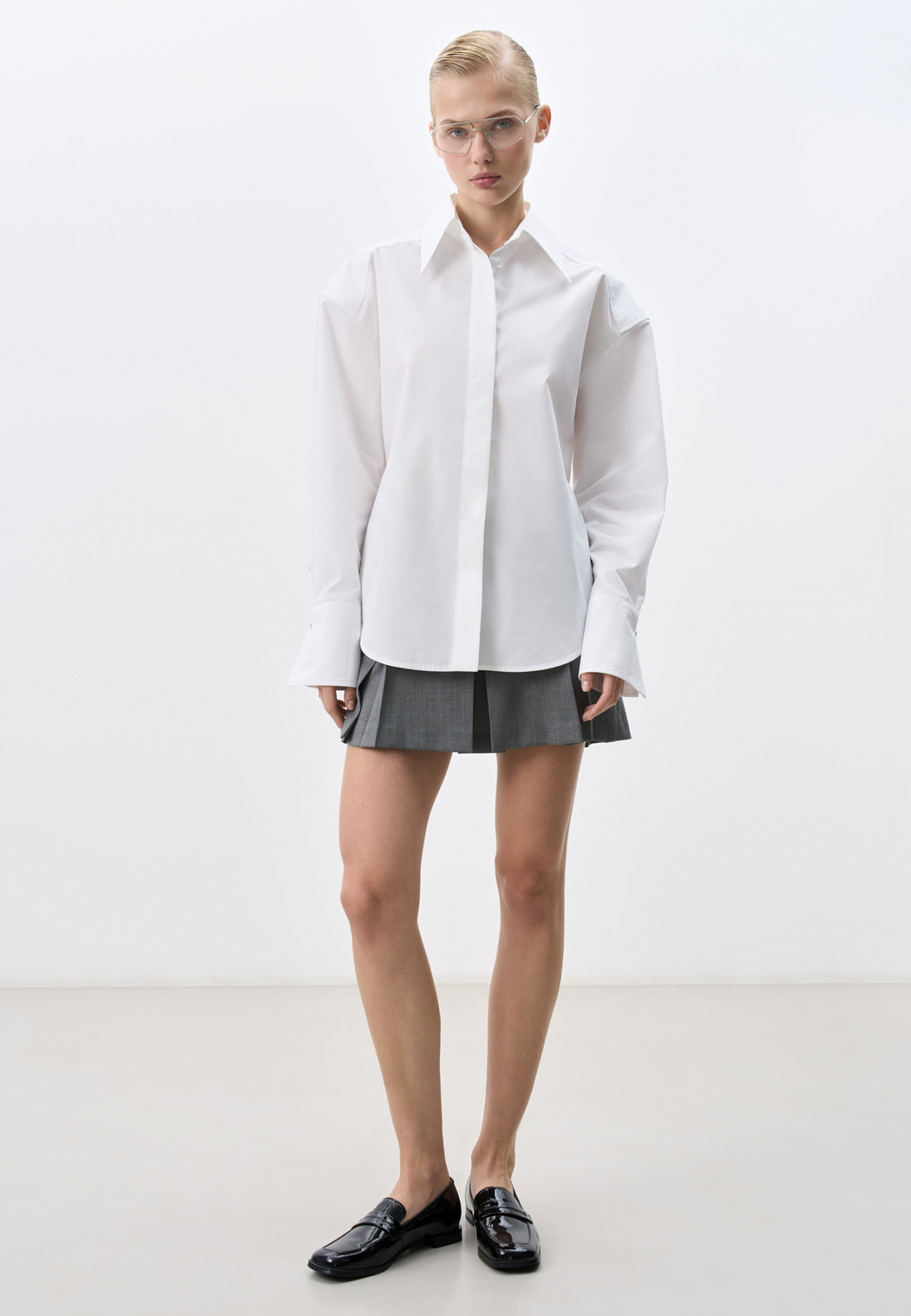 С чистого листа. Белая рубашка (и блуза) как главный элемент образа. Выбор BURO. (фото 27)